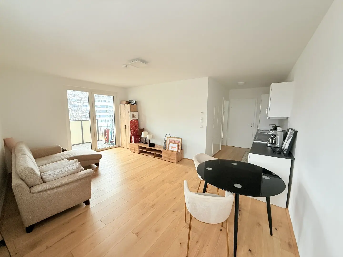 gut geschnittene 2-Zimmer Wohnung in Traumlage mit en—suite Badezimmer!