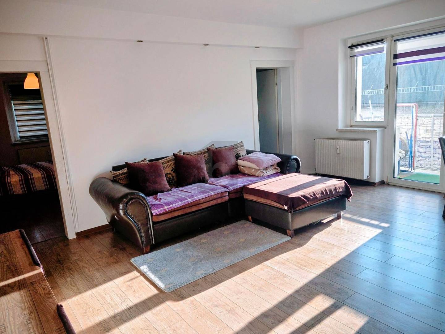 Helle Wohnung mit großem Balkon und Lift