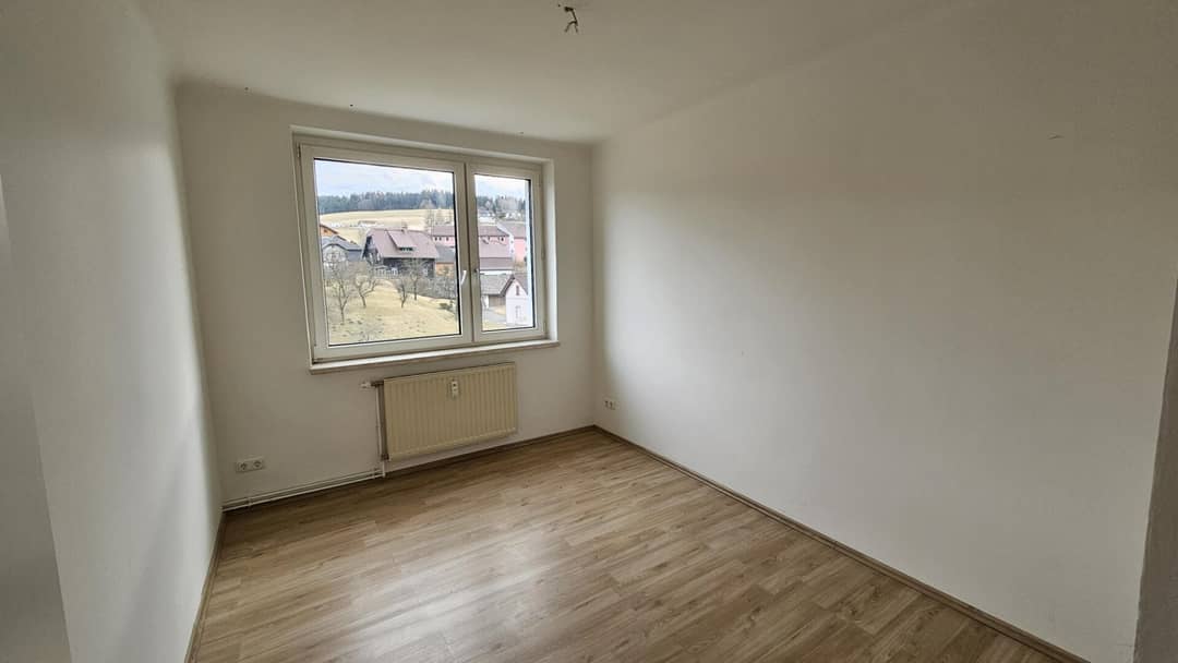 Renovated apartment near the station with parking