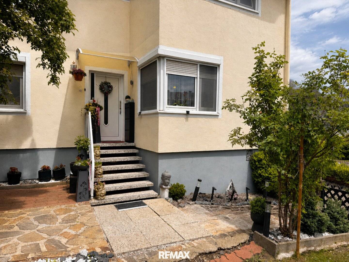 Einfamilienhaus mit Garage in zentraler Ruhelage