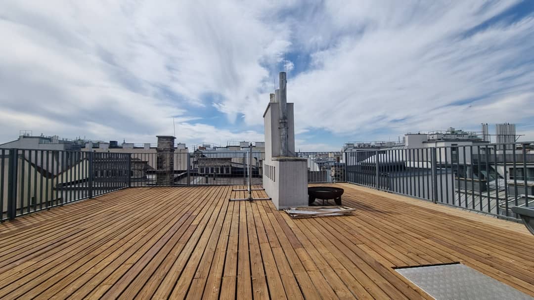 Top floor apartment with rooftop terrace and view