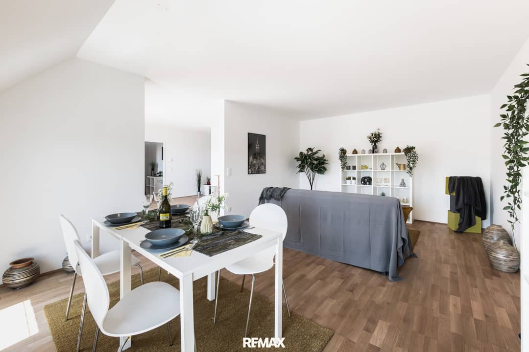 Erstbezug Dachgeschosswohnung Toplage mit Loggia
