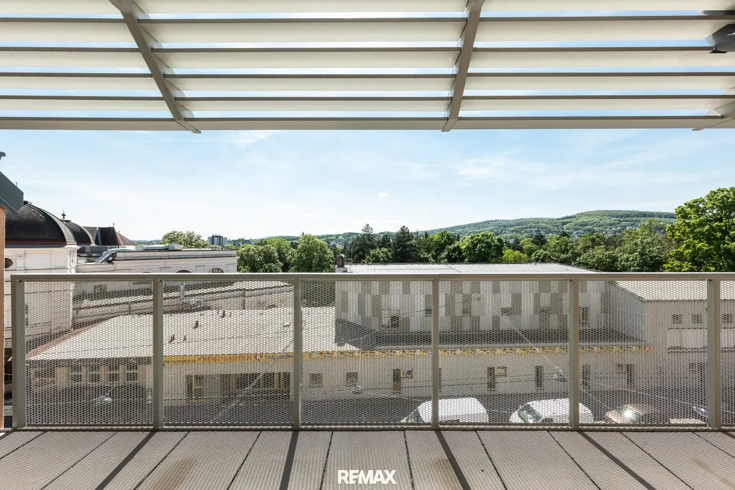Top floor apartment brand new loggia near park