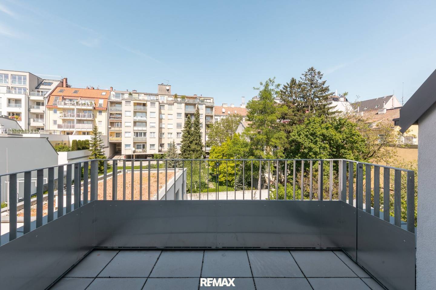 New build apartment with loggia commission free