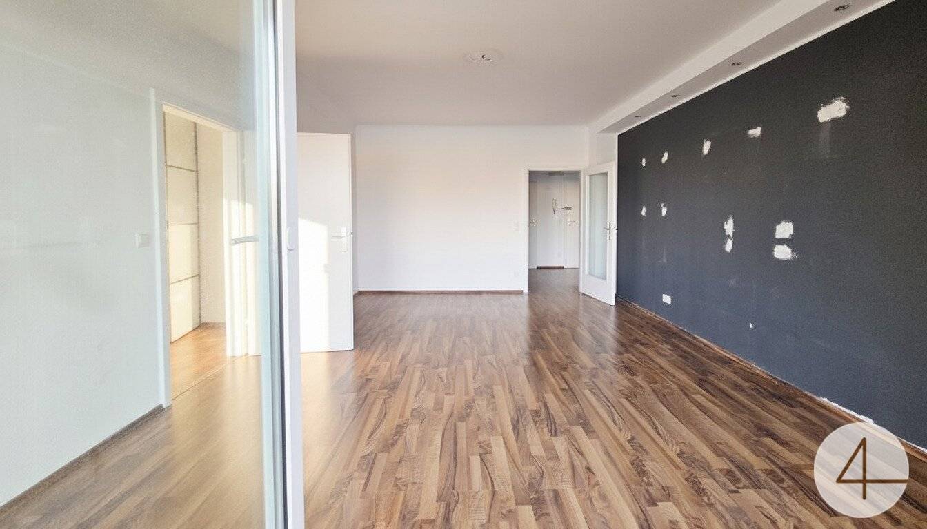 Apartment with loggia and city view near U6