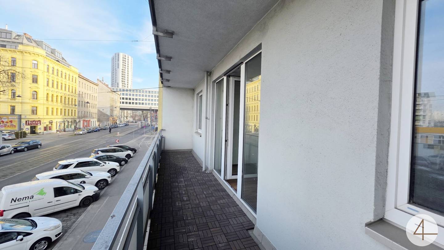 Apartment with loggia and city view near U6
