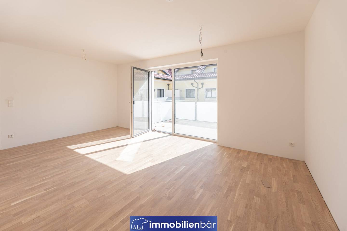 Moderne Neubauwohnung mit Balkon und Stellplatz