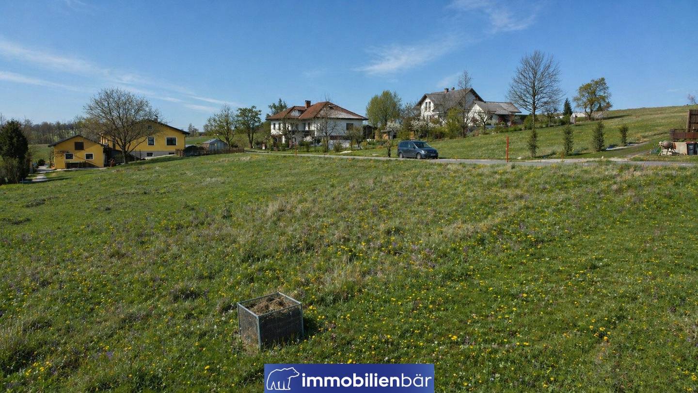 Sunny plot of land in Kimpling: living in a quiet, natural location
