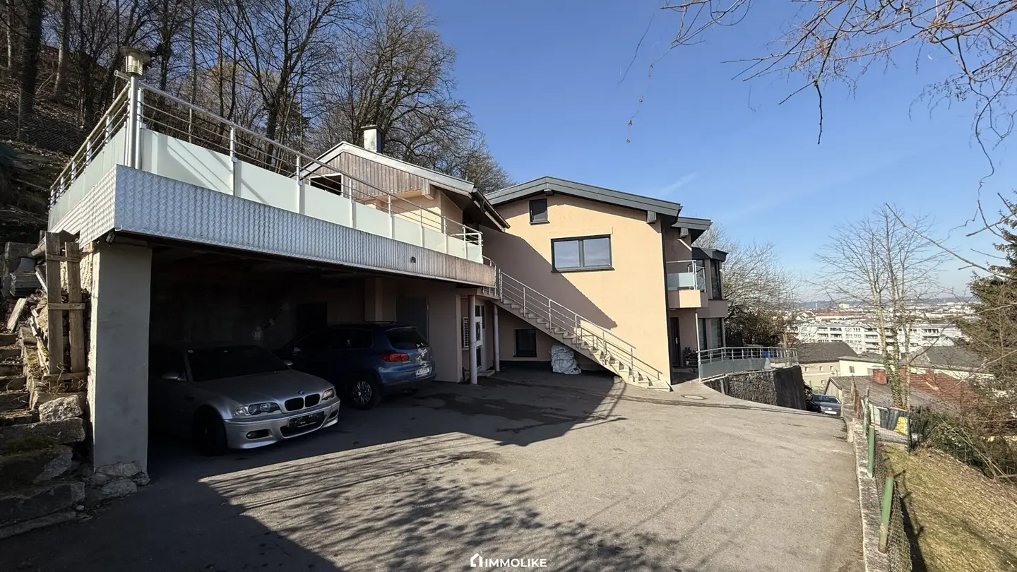 A house, two apartments, fantastic view, spacious two family house in Thalheim bei Wels