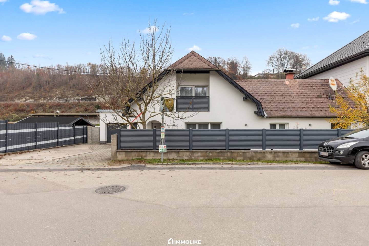 Generous one to two family house | 7 bedrooms | double garage | garden | Laakirchen