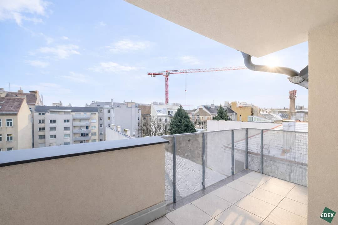 Attic apartment with terrace and air conditioning