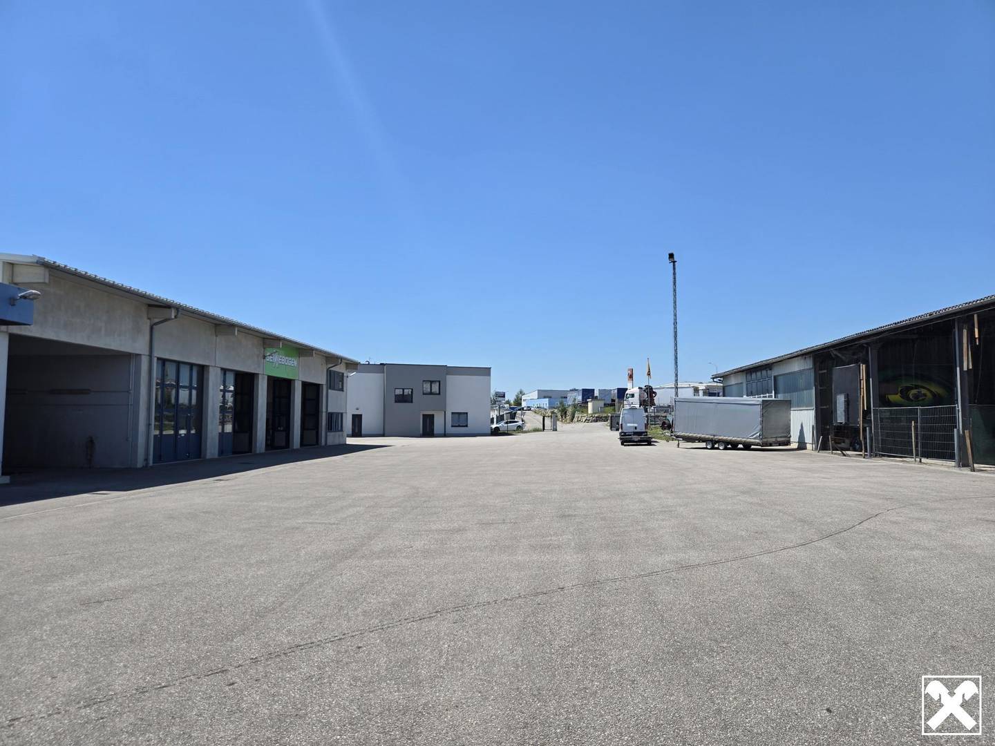 Freie und überdachte Lager- und Abstellflächen mit befestigtem Untergrund zum MIETEN im Betriebsgebiet NORD in 3300 Ardagger Stift