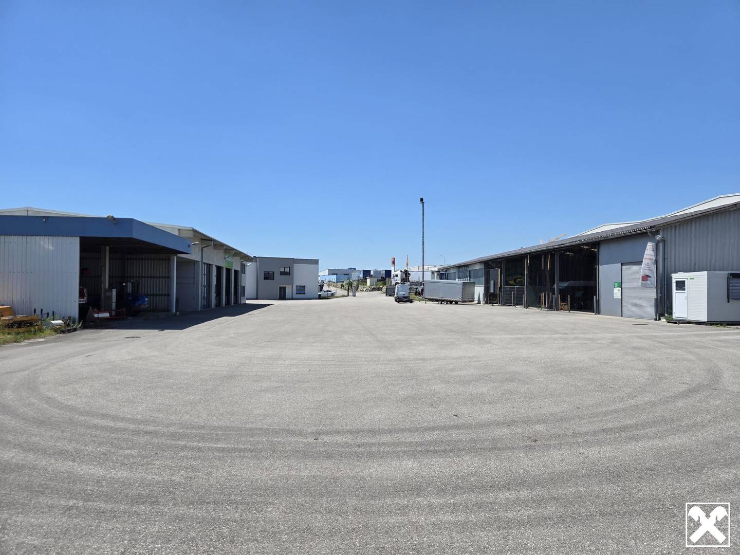 Freie und überdachte Lager- und Abstellflächen mit befestigtem Untergrund zum MIETEN im Betriebsgebiet NORD in 3300 Ardagger Stift
