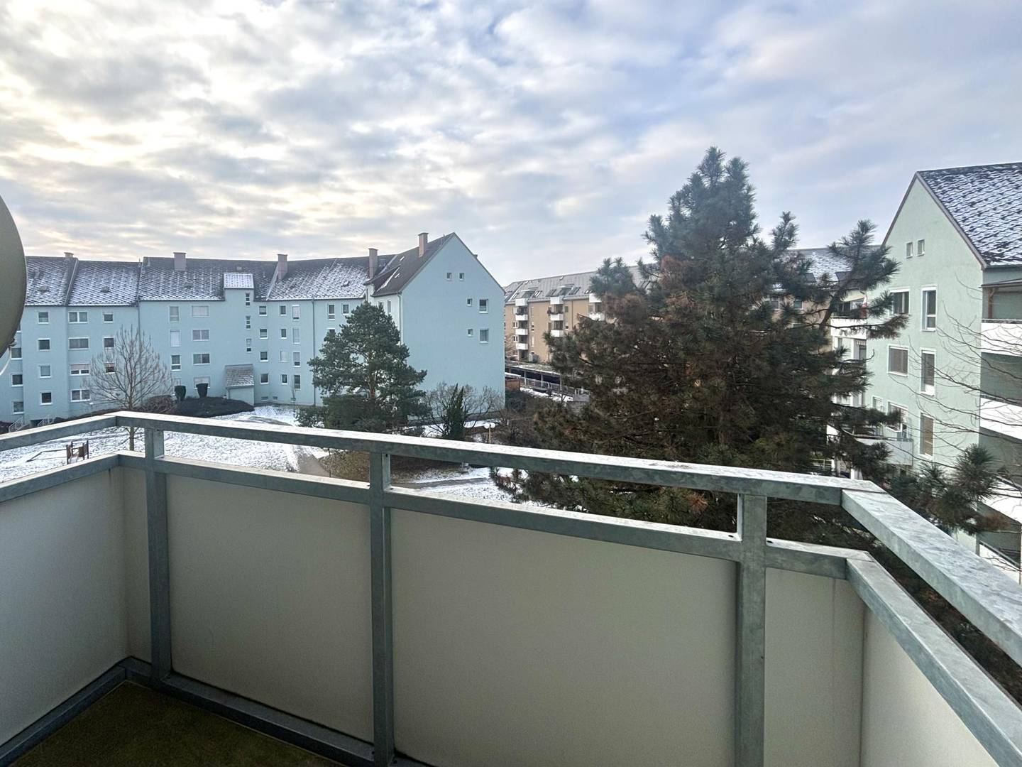 Wohnung mit Loggia und Carport nahe Neuromed Campus