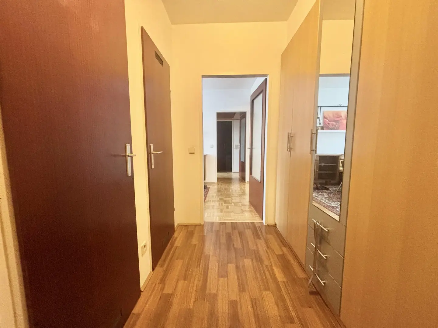 Wohnung mit Loggia und Carport nahe Neuromed Campus