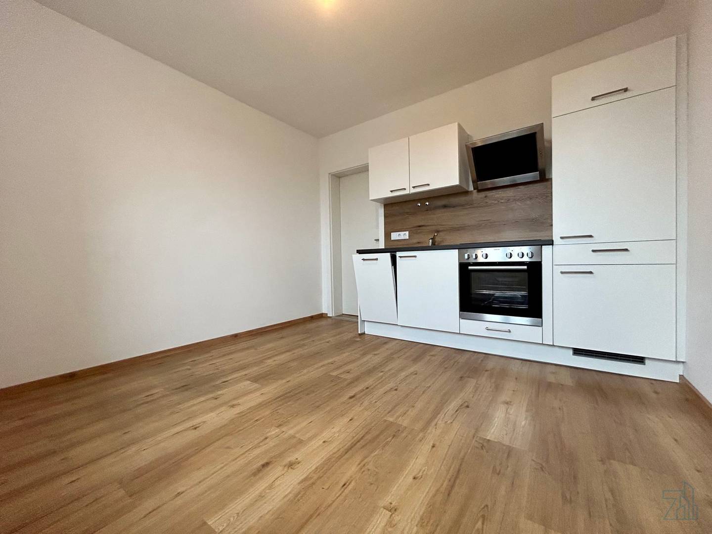 Dachgeschosswohnung hell Ecklage mit Einbauküche