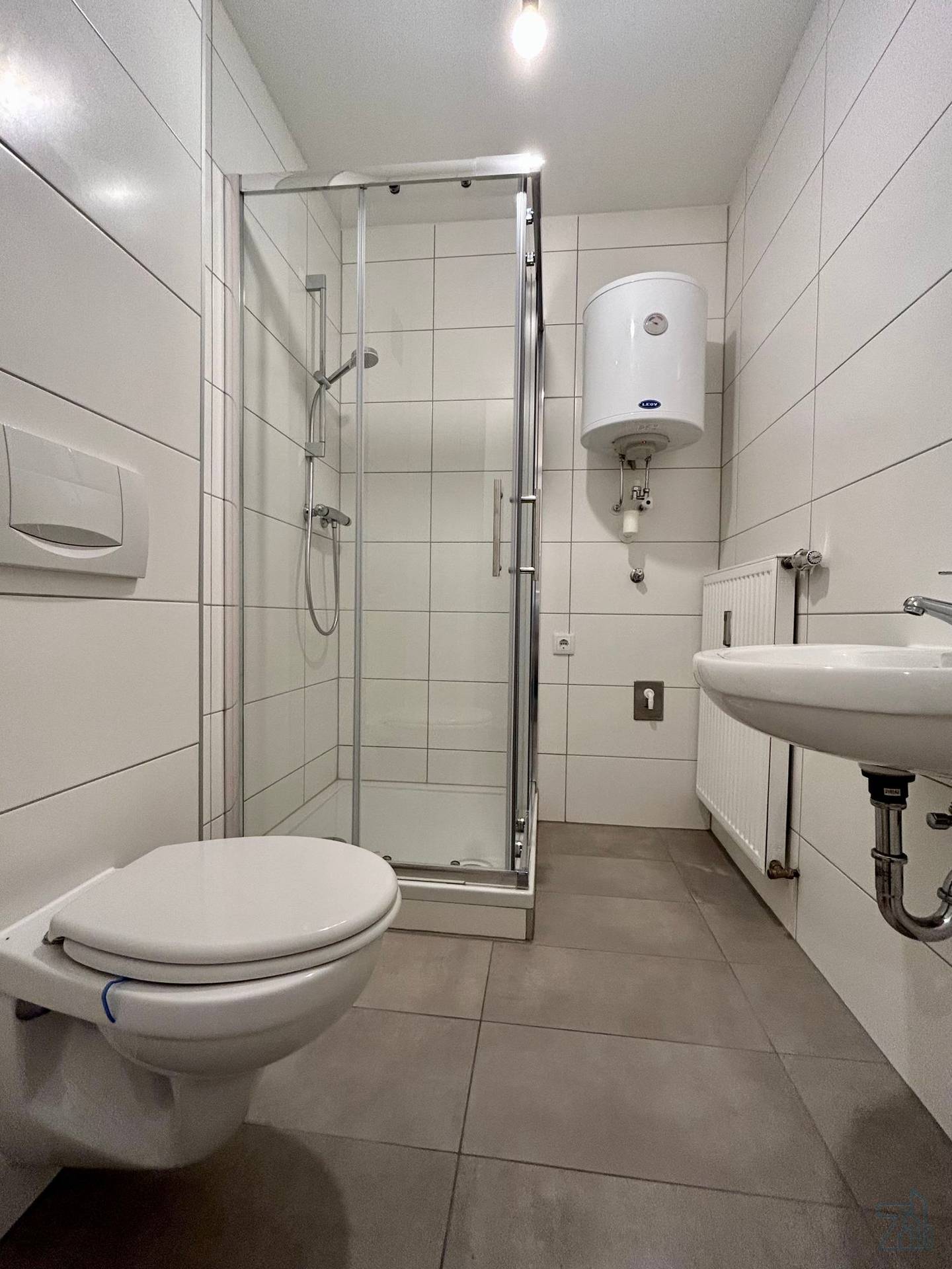 Dachgeschosswohnung hell Ecklage mit Einbauküche