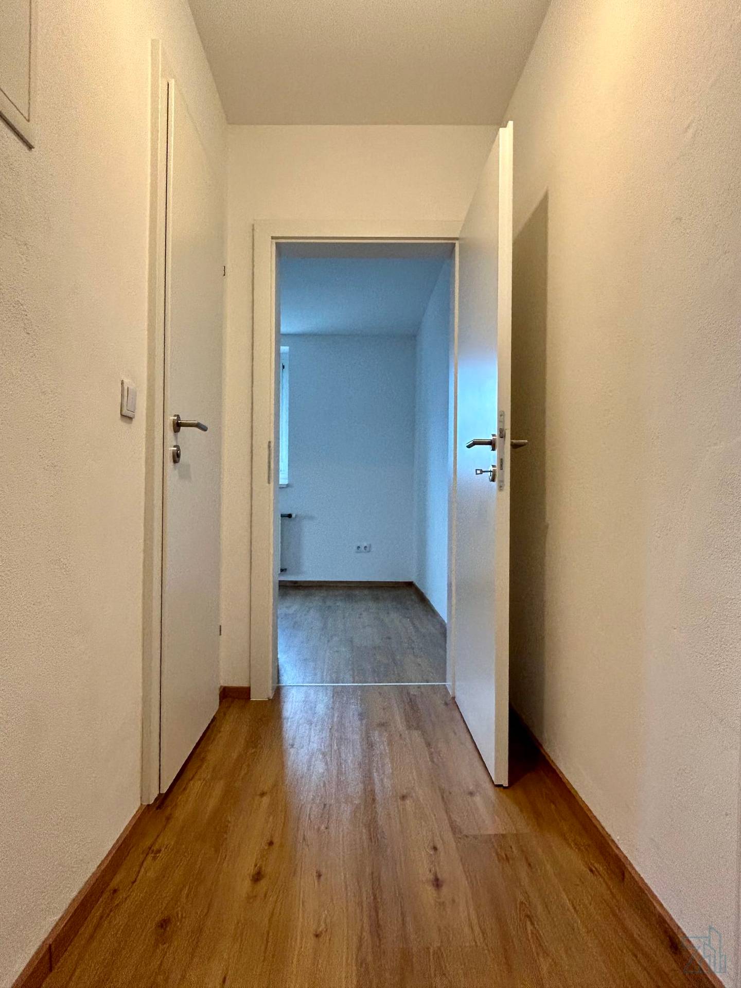 Dachgeschosswohnung hell Ecklage mit Einbauküche