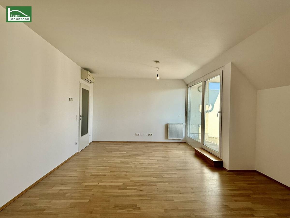 4-Zimmer Dachgeschosswohnung mit EBK in Mollardgasse, Wien mit Balkon