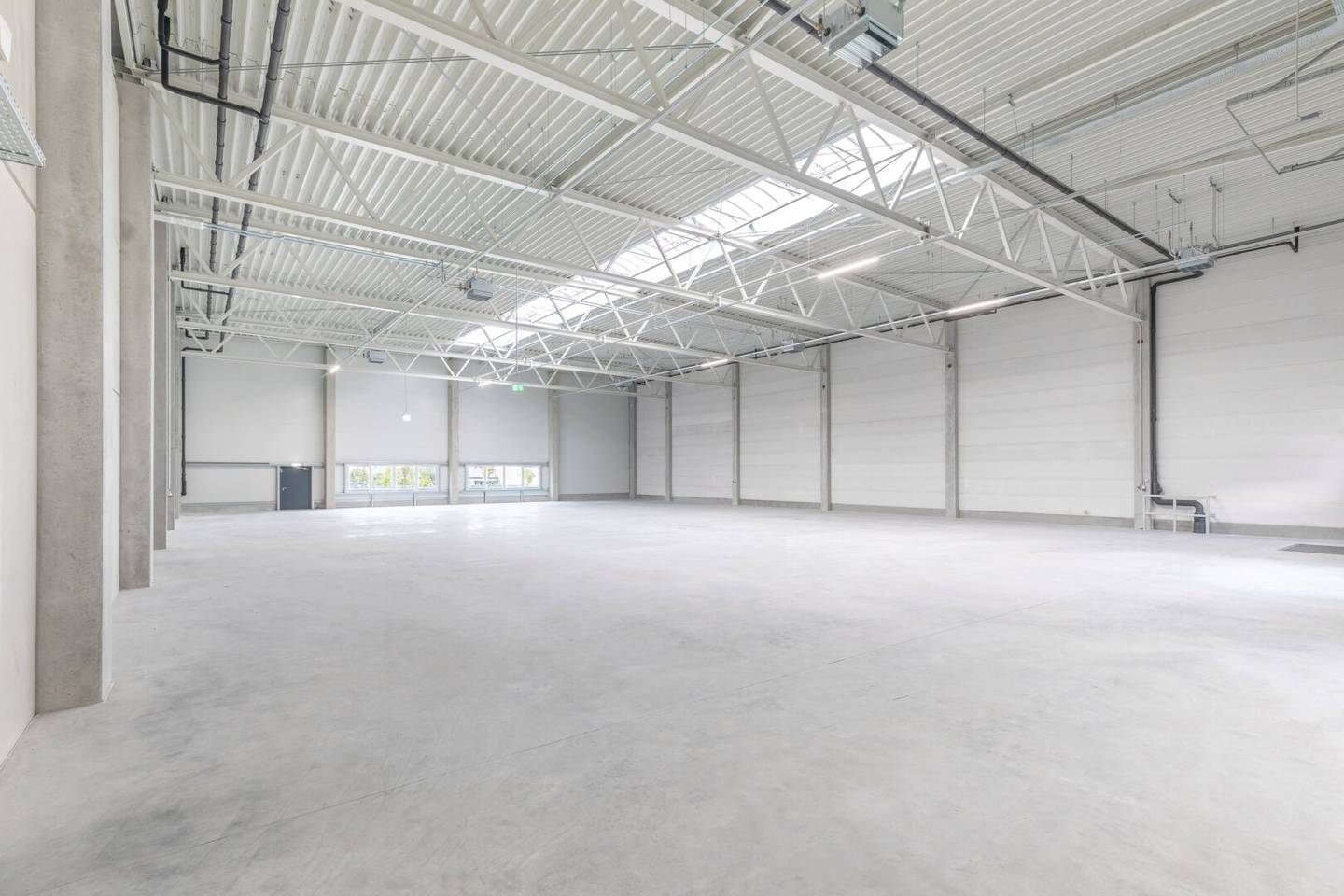 Lagerhalle 1280 m2 mit Büro 490 m2 in 1230 Wien gute Anbindung