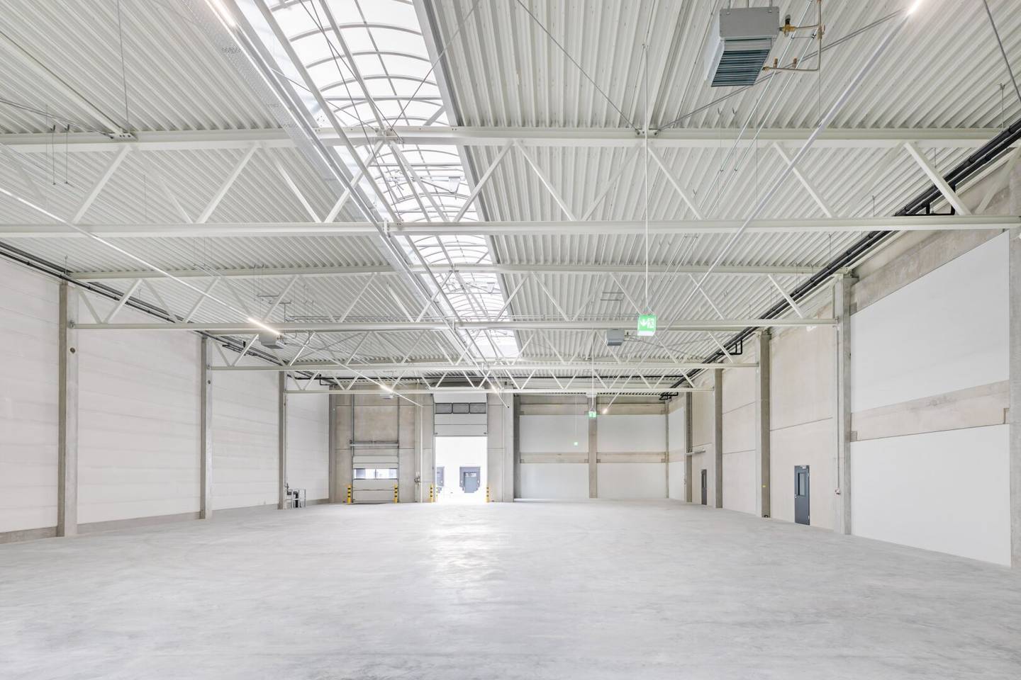 Lagerhalle 1280 m2 mit Büro 490 m2 in 1230 Wien gute Anbindung