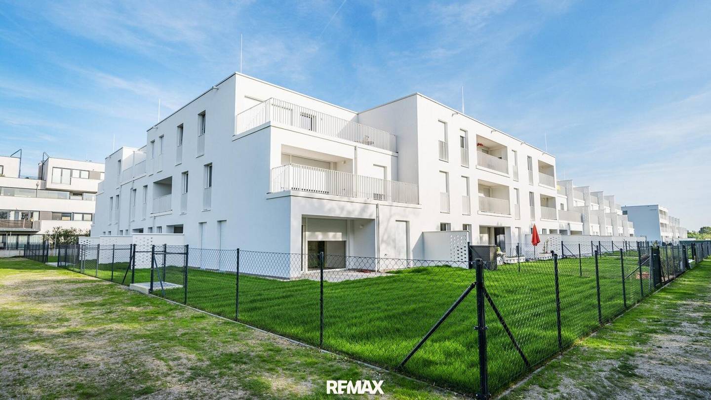Investor apartment with balcony in green setting