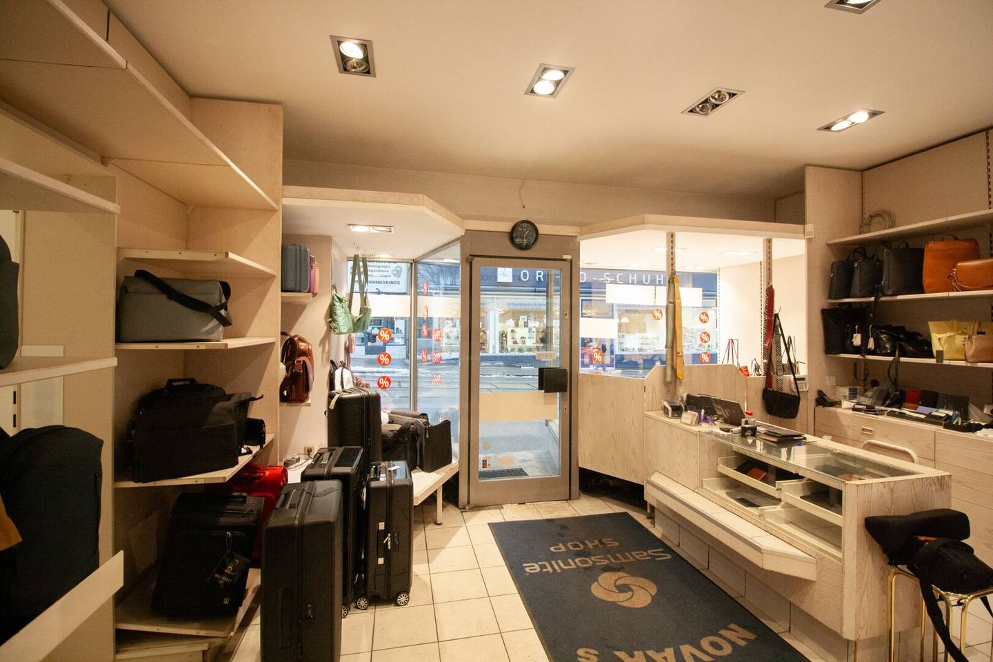 Core renovation in progress: Commercial premises Währinger Str - maximum attention through tram