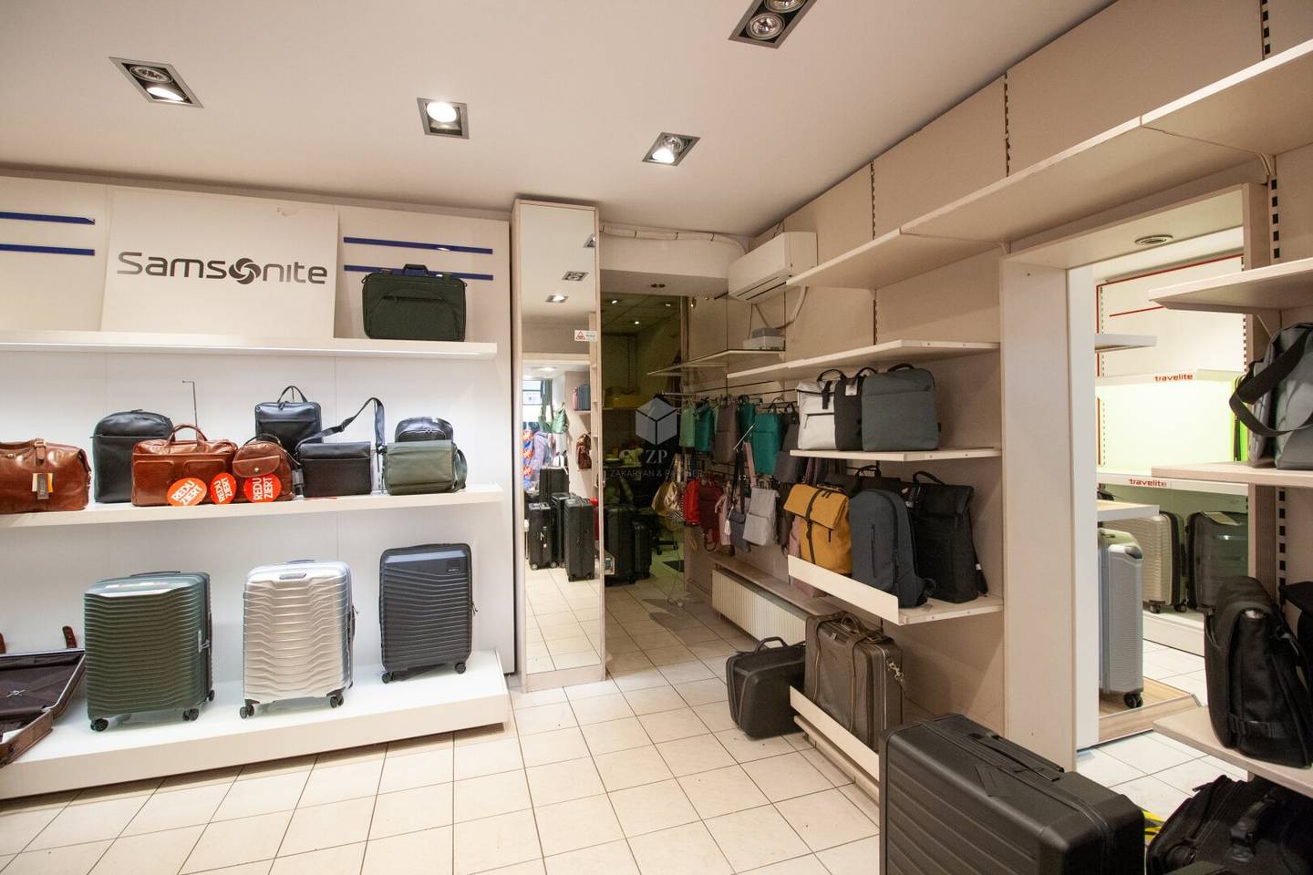 Core renovation in progress: Commercial premises Währinger Str - maximum attention through tram
