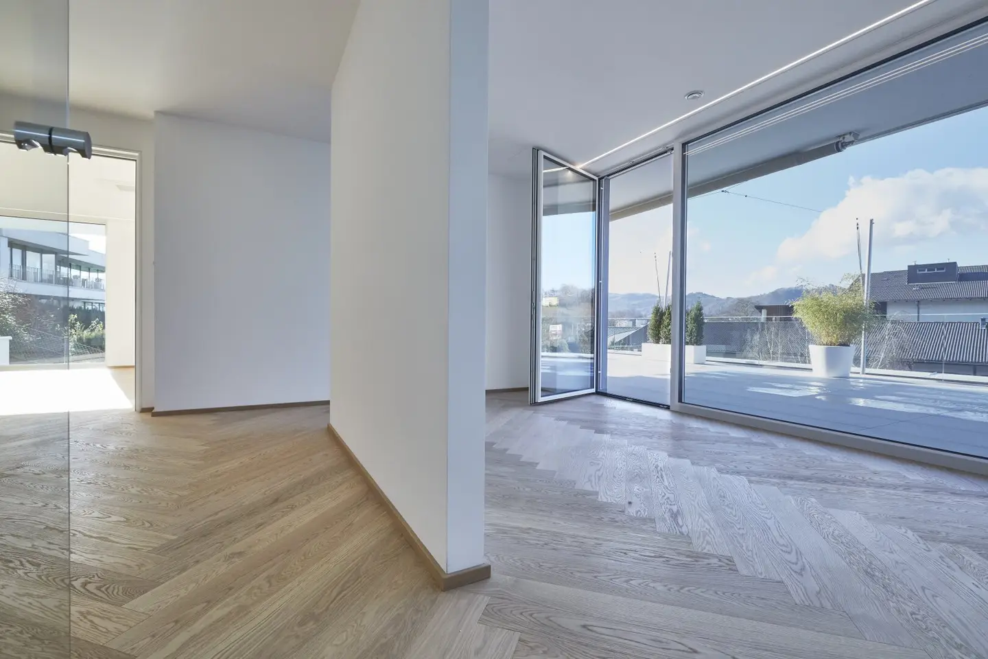 Apartment with panoramic lake view and terrace
