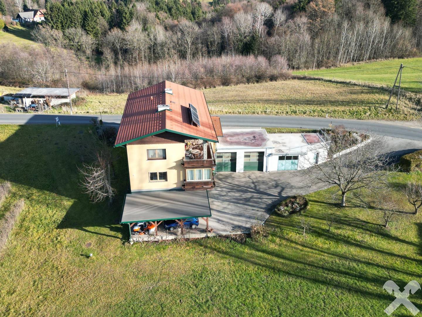 Einfamilienhaus mit zwei Wohneinheiten und Fernblick in Pirkhof