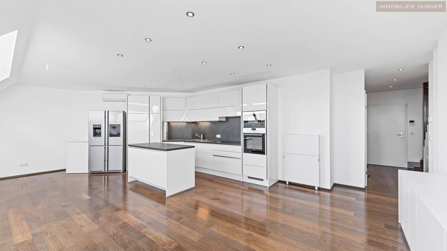 Top floor apartment with terrace near U4 Margaretengürtel
