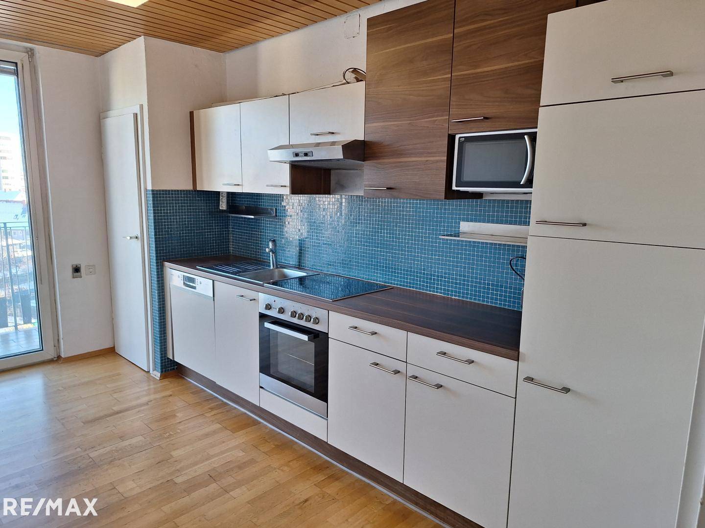 Spacious bright apartment with two balconies