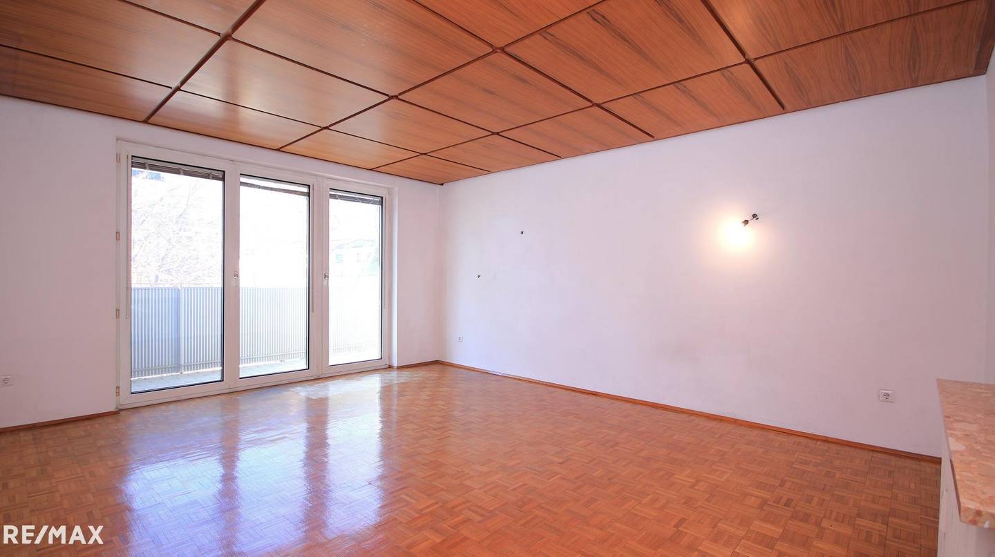 Spacious bright apartment with two balconies