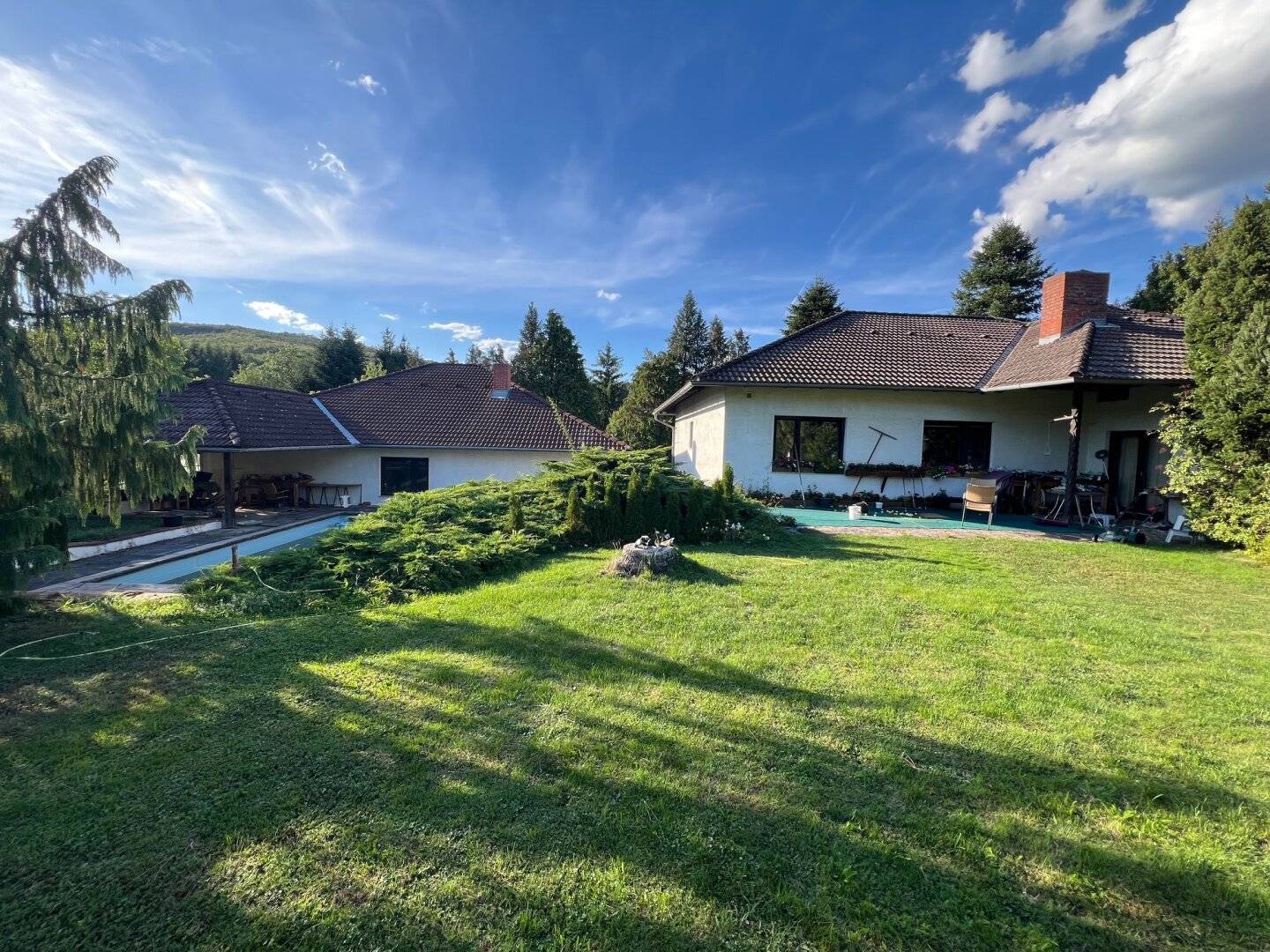 Einfamilienhaus mit Garten und Nebenhaus in Wolfsgraben