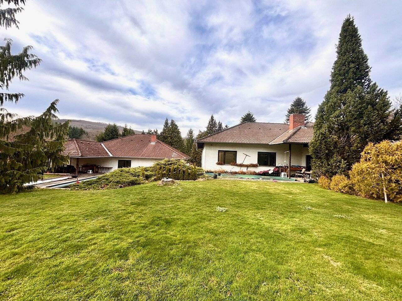 Single-family house with garden and annex in Wolfsgraben