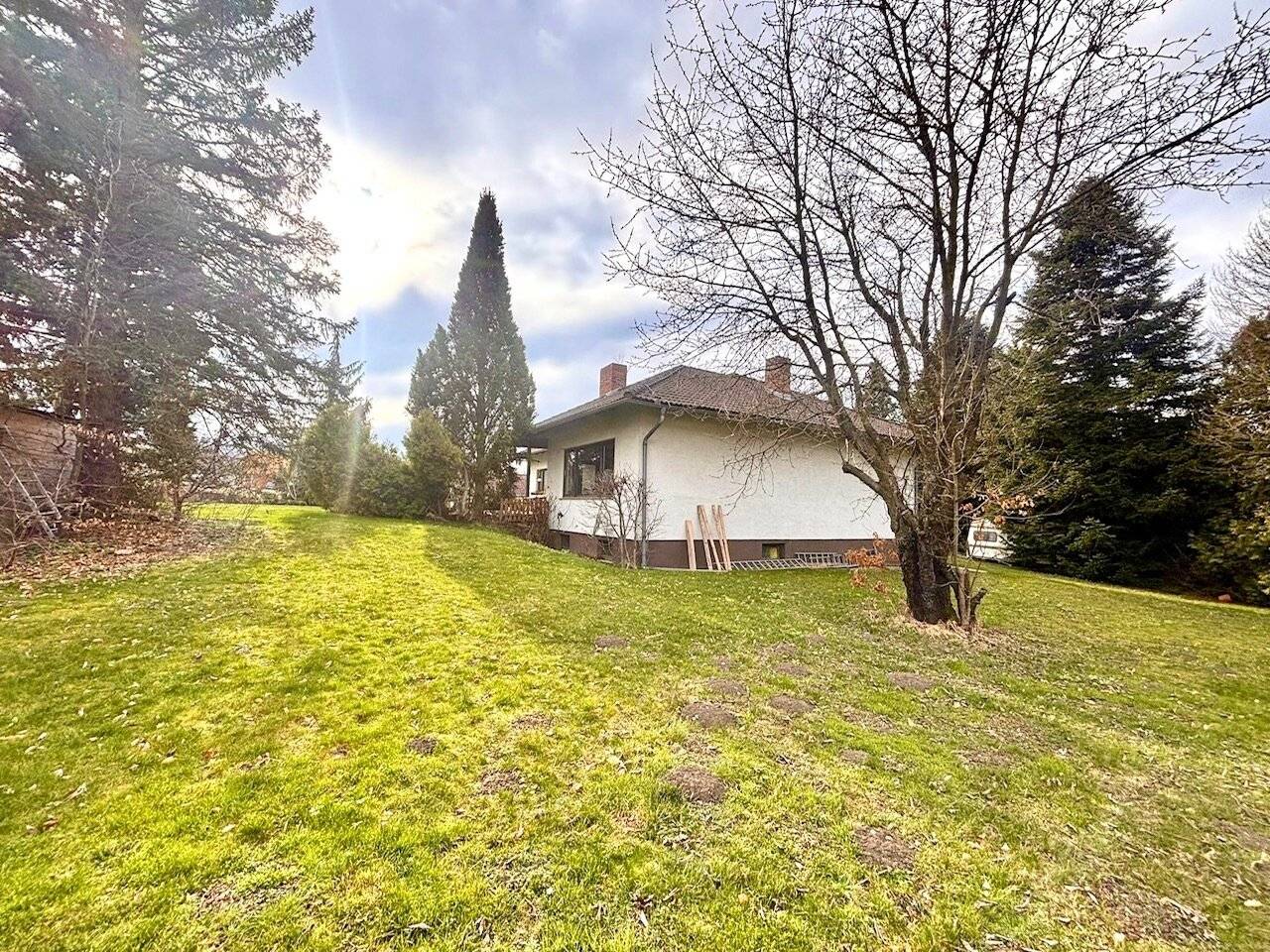 Single-family house with garden and annex in Wolfsgraben