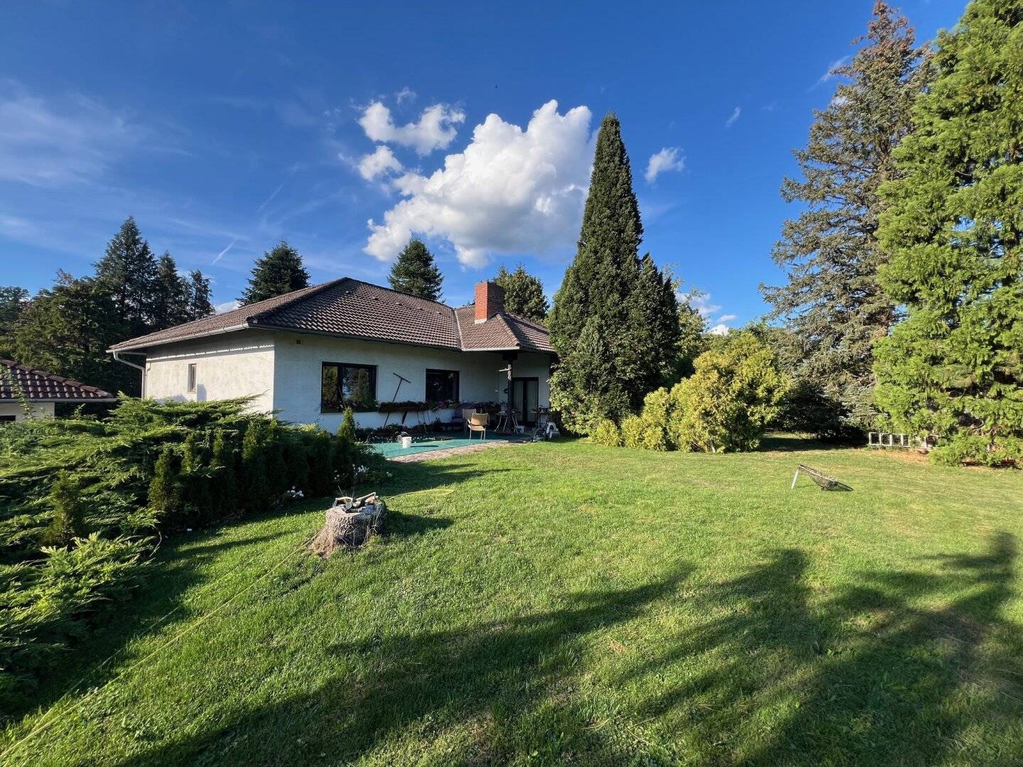 Einfamilienhaus mit Garten und Nebenhaus in Wolfsgraben
