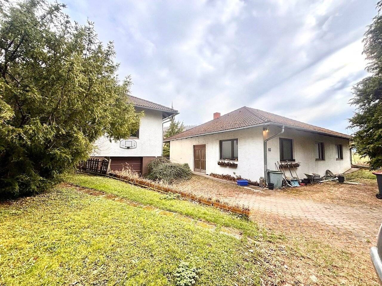 Single-family house with garden and annex in Wolfsgraben