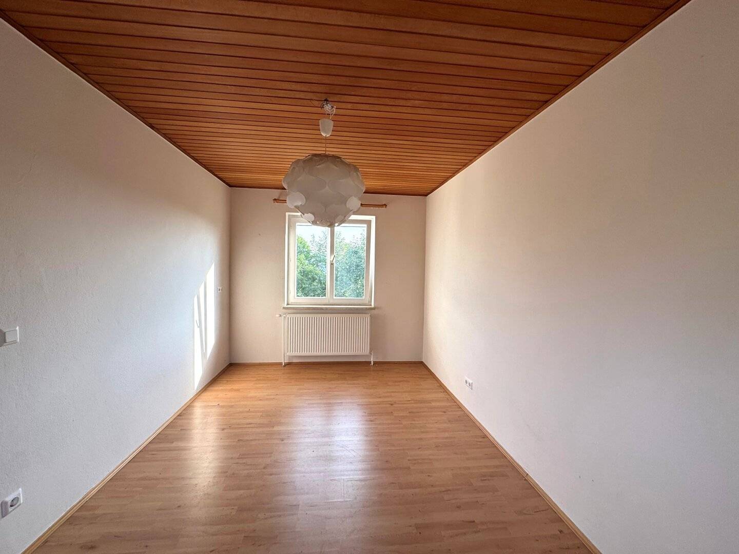 Wohnung mit offener Küche und großem Garten