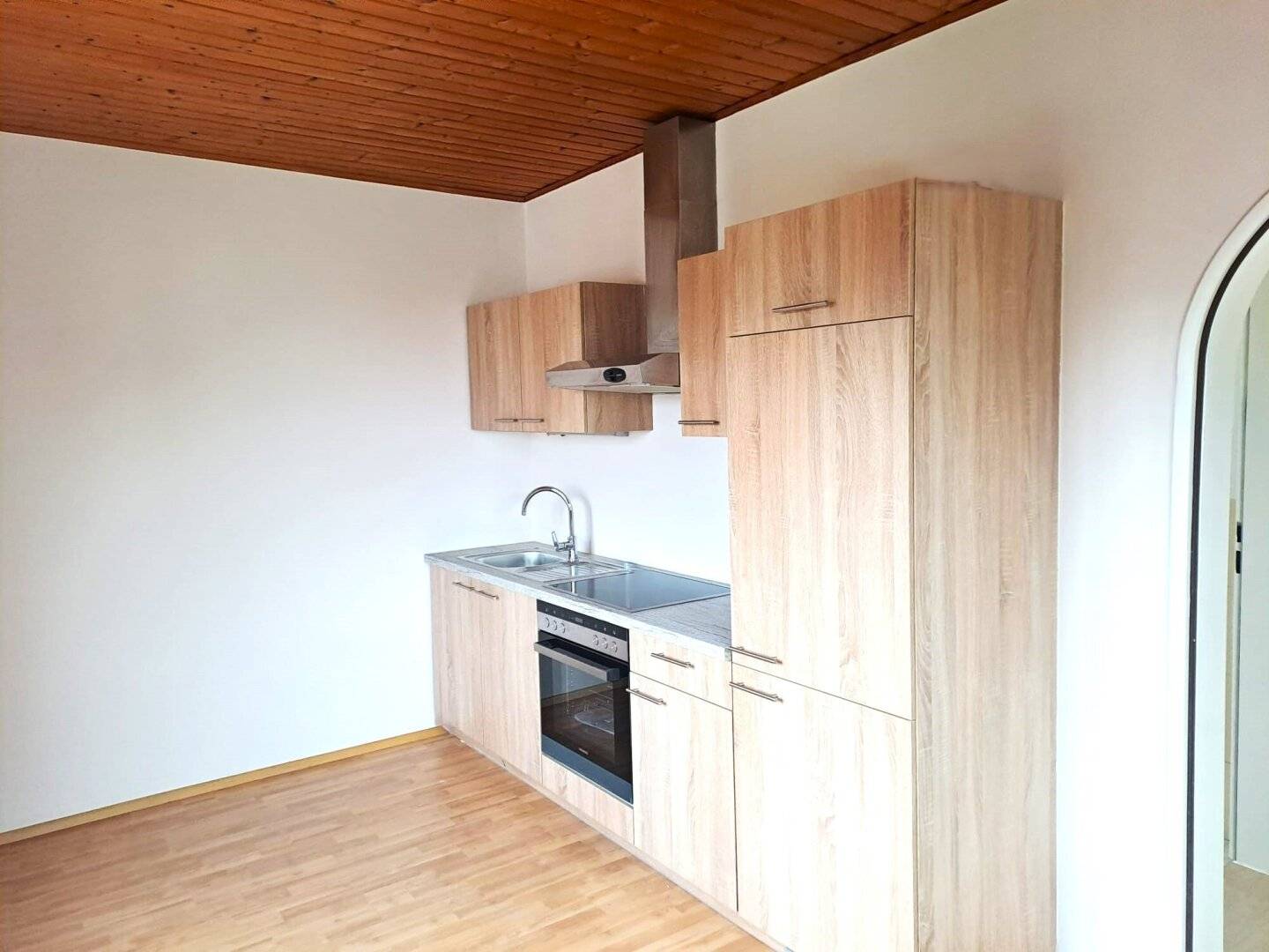 Wohnung mit offener Küche und großem Garten