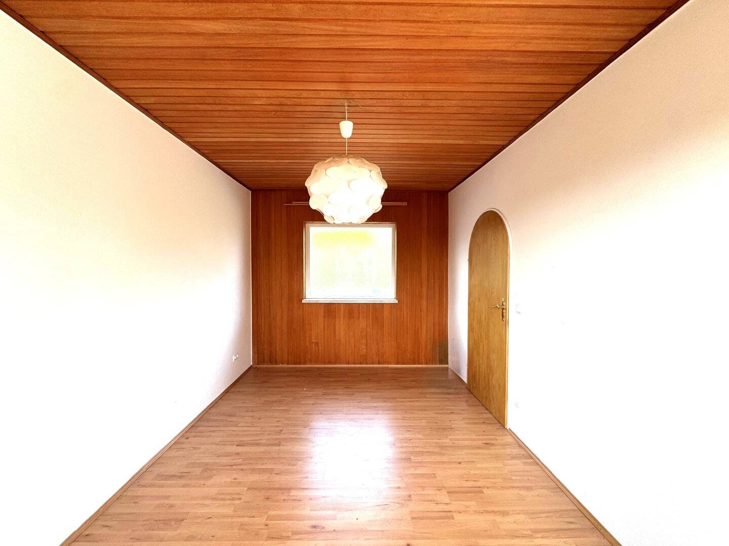 Wohnung mit offener Küche und großem Garten