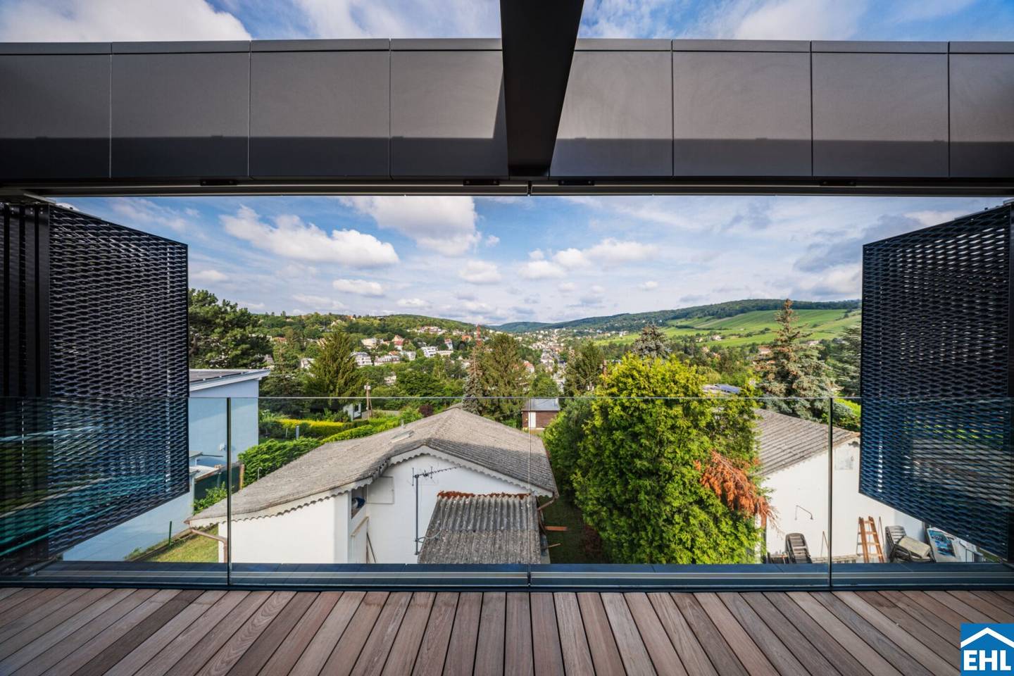 The UNIQUE Villen Sievering Luxurious Living with Panoramic View Sauna and Outdoor Pool