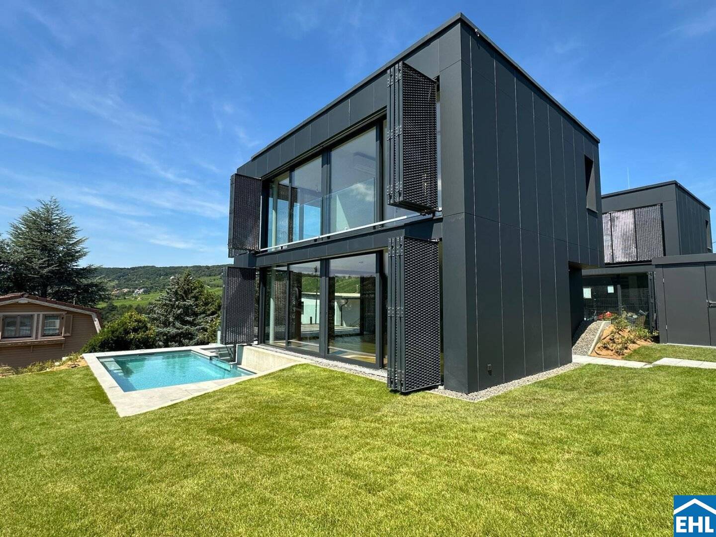 The UNIQUE Villen Sievering Luxurious Living with Panoramic View Sauna and Outdoor Pool