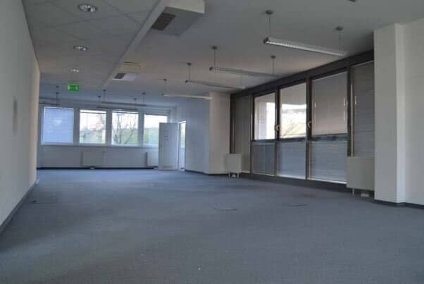 Office with excellent transport links, directly at the S-Bahn station, underground parking in the building