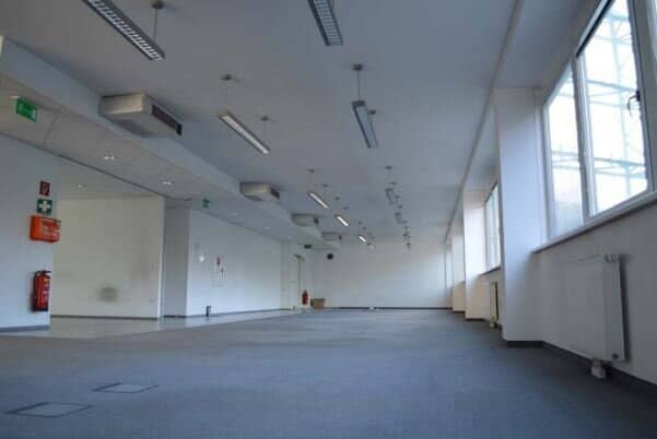 Office with excellent transport links, directly at the S-Bahn station, underground parking in the building