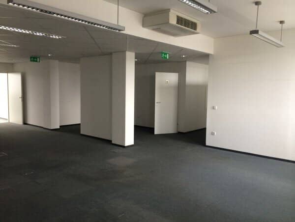 Office with excellent transport links, directly at the S-Bahn station, underground parking in the building