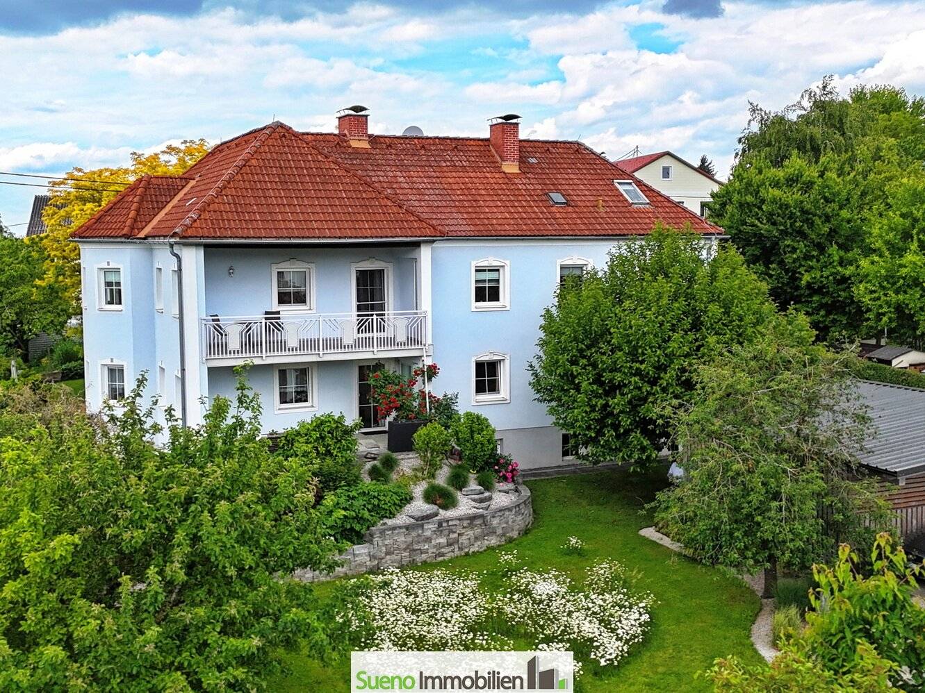 Wohn-TRAUM auf 2 Ebenen mit Pool u großem Grund! Gepflegt, großzügig, sofort bezugsbereit!