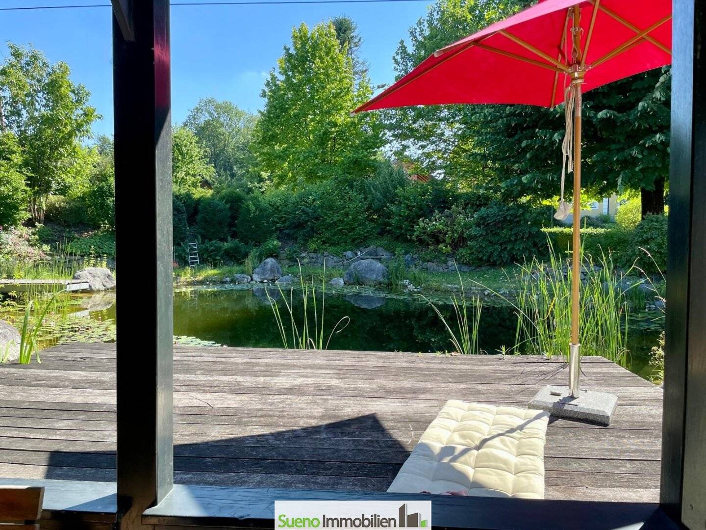 Großzügiges Einfamilienhaus in Raab mit Garten und Teich – zentral