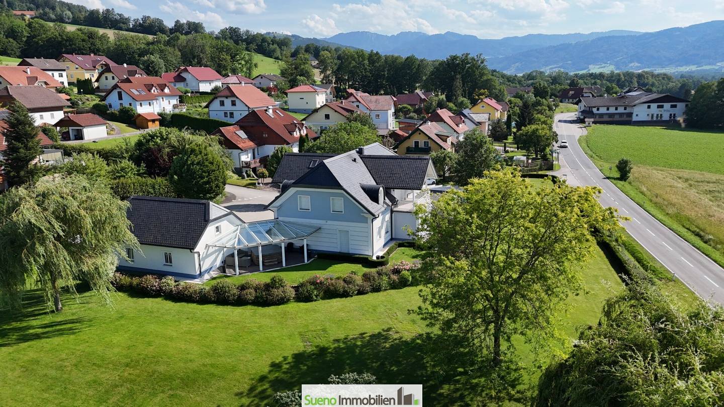 Villa auf fast 8000m2 mit eigenem Fitness-Studio, 3 Garagen, Carport, etc.