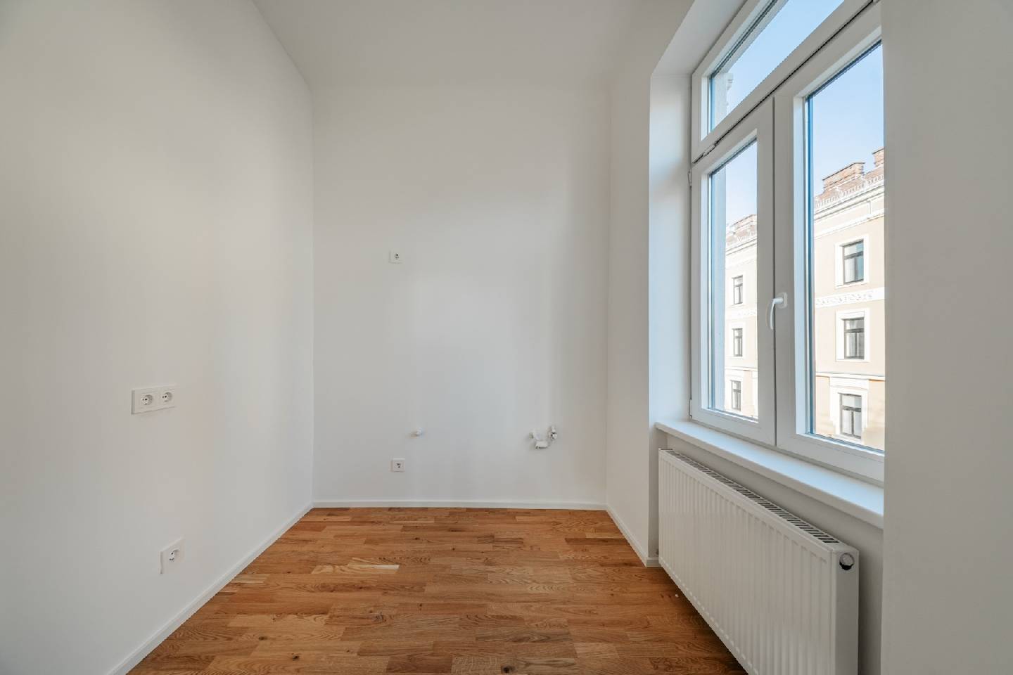 Prewar apartment at Meiselmarkt with transport links